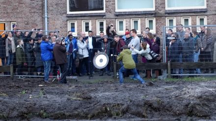 1ste Paal GM 15 Januari 2015  Wethouder Wijsmuller Slaat Op Gong Foto Cornelie Quist
